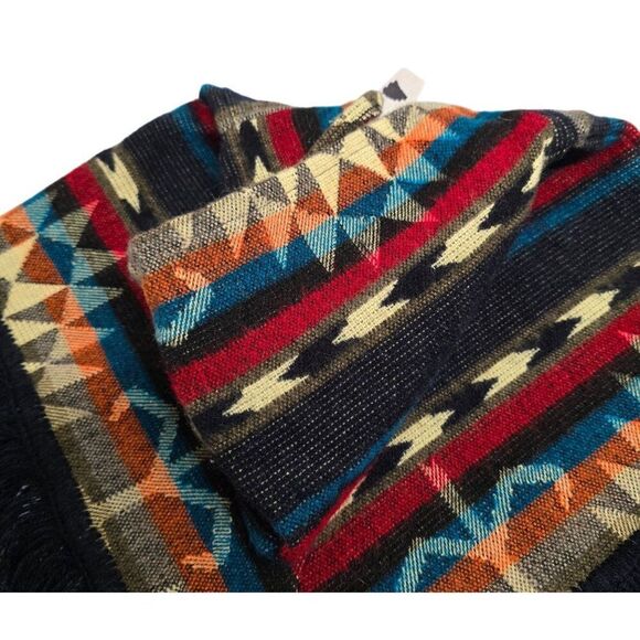 Hooded Fringe Poncho With Vibrant Geometric Patterns & Button Closure galopgos - Picture 4 of 9